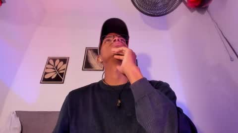 criss_zuri online show from April 29, 11:59 am