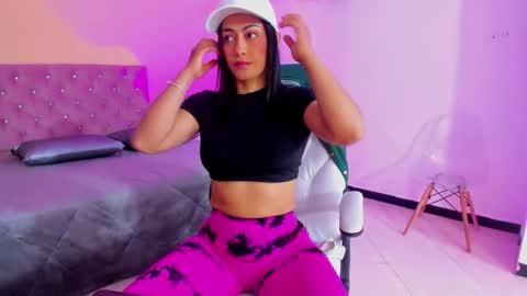 Snapshot of cristal_crossfit chatting on October 12, 11:25 am Cristal online show from October 12, 11:25 am