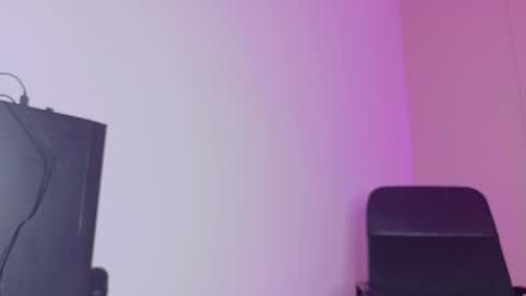 Nicole  Connection time 220pm-910pmCol online show from October 30, 8:09 pm