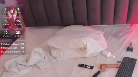 cristalfoxy_ online show from May 15, 10:50 pm