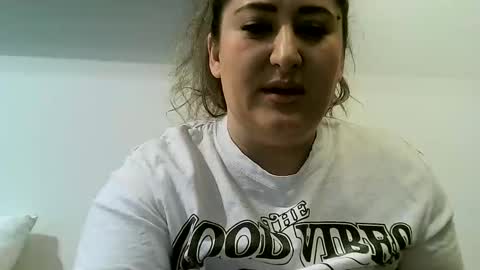 Snapshot of cristina20021991 chatting on January 3, 3:44 pm cristina20021991 online show from January 3, 3:44 pm