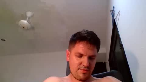 cristopher3042 online show from May 4, 11:44 pm