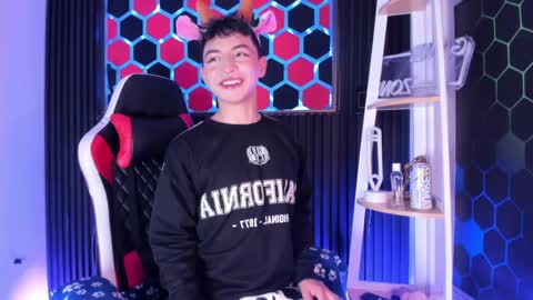 Cristopher  online show from May 28, 4:21 am