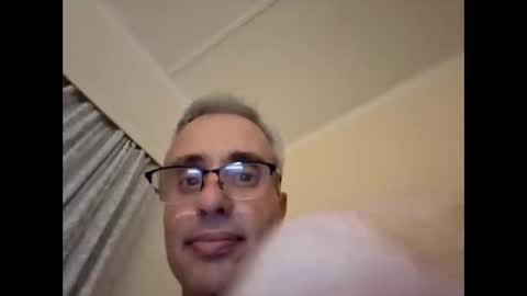 Snapshot of crucut80 chatting on January 3, 6:46 pm Crucut online show from January 3, 6:46 pm