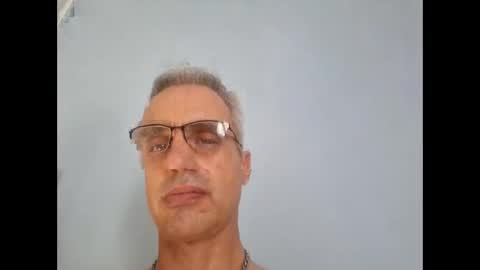Snapshot of crucut80 chatting on December 22, 5:33 am Crucut online show from December 22, 5:33 am