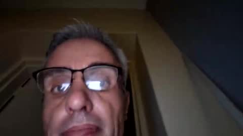 Snapshot of crucut80 chatting on January 13, 3:23 am Crucut online show from January 13, 3:23 am