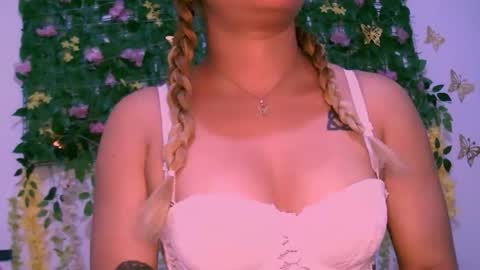 crysrus online show from January 12, 8:05 pm