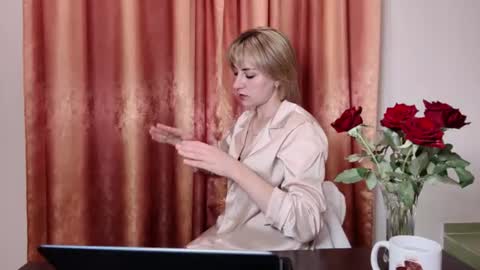 Mary online show from June 14, 8:55 pm