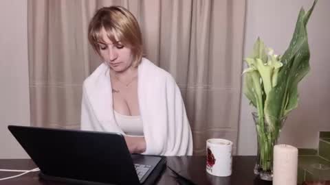 Mary online show from August 1, 9:27 pm