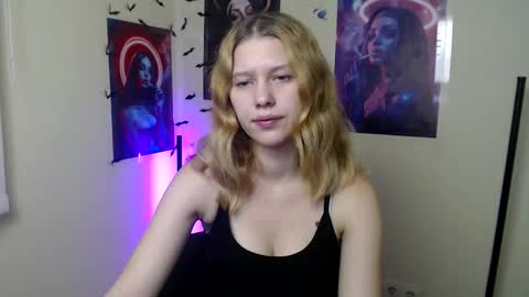 Stella online show from November 9, 6:10 pm