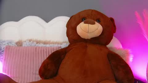crystallred online show from April 23, 12:29 pm