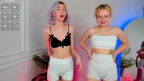 Mia online show from October 15, 11:44 am