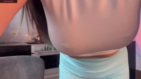 crystalnova_ online show from April 22, 11:39 am