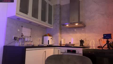 crystalnova_ online show from May 11, 2:45 pm