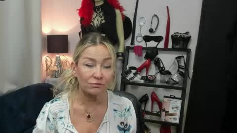 CrystalHotty online show from May 7, 5:25 am