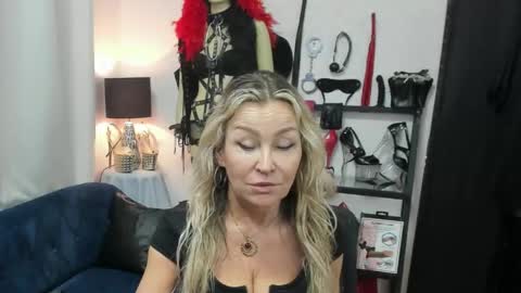 CrystalHotty online show from May 21, 5:03 am