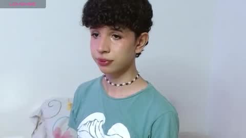 Snapshot of cuddly_twinkie chatting on September 29, 10:20 pm Cuddly online show from September 29, 10:20 pm