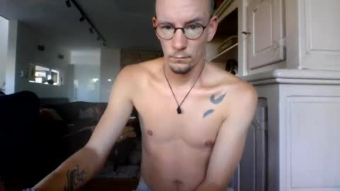 cum_swallow_bi online show from August 3, 6:15 am
