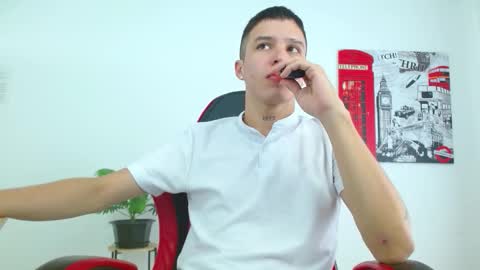 cumandres online show from December 4, 2:49 pm