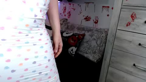 cumguzzlingskank online show from September 29, 4:33 am