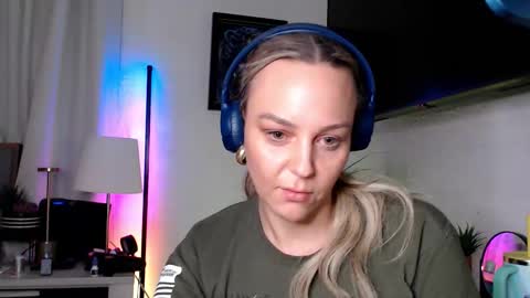 cumguzzlingskank online show from March 16, 5:44 am