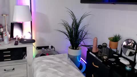 cumguzzlingskank online show from March 17, 6:29 am