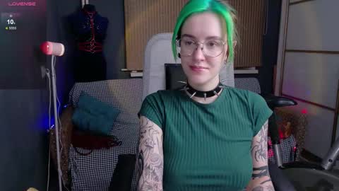 Snapshot of cumpotikeve chatting on October 20, 2:49 am CUMpotikEve online show from October 20, 2:49 am