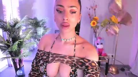 cupcake_izzy online show from July 6, 6:10 pm