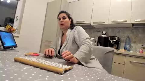 maria  alex online show from October 19, 3:00 am