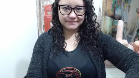 Snapshot of curly_greeneyed chatting on October 20, 6:57 pm Vannesa online show from October 20, 6:57 pm
