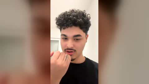 curlythiago online show from March 9, 12:37 am