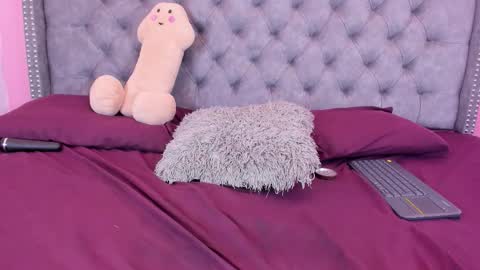 curvy_bigass18 online show from February 13, 1:09 am