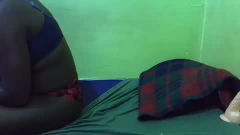 Snapshot of curvy_corazon1 chatting on October 19, 6:45 pm curvy_corazon1 online show from October 19, 6:45 pm