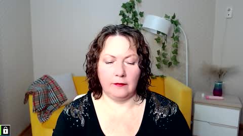 curvy_girlz online show from November 6, 5:27 pm