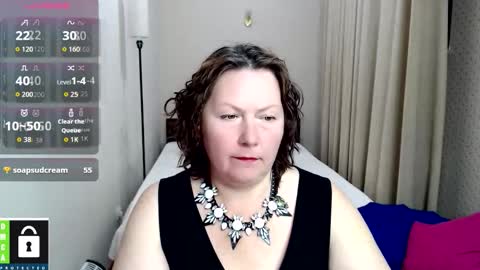 Snapshot of curvy_girlz chatting on September 29, 6:18 pm curvy_girlz online show from September 29, 6:18 pm