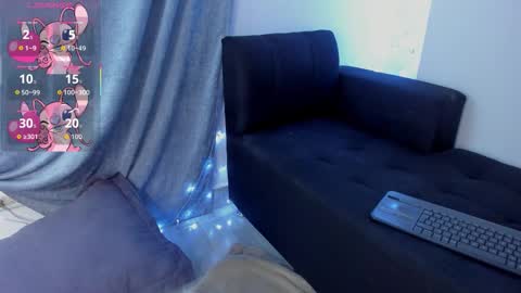 A online show from November 12, 8:16 am