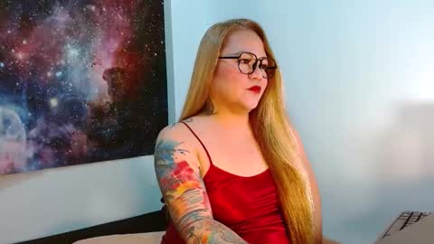 Snapshot of curvycherry4u chatting on October 22, 3:31 am C H E R R Y online show from October 22, 3:31 am