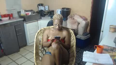 curvypear76x online show from December 6, 7:17 pm