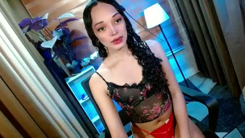 BBY CURLYHANNA online show from June 18, 8:09 am