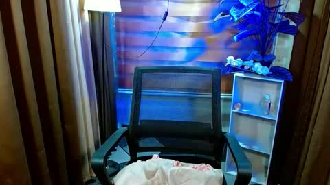 BBY CURLYHANNA online show from April 24, 4:31 pm