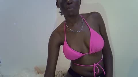 Snapshot of cute_emmy1 chatting on October 10, 12:38 am cute_emmy1 online show from October 10, 12:38 am