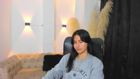 Snapshot of cute_rouss chatting on December 14, 6:56 am ROUSS online show from December 14, 6:56 am