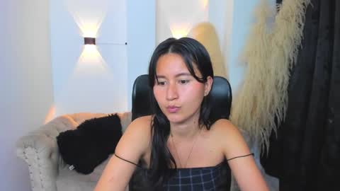 Snapshot of cute_rouss chatting on December 12, 8:03 am ROUSS online show from December 12, 8:03 am