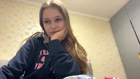 cute_shy00 online show from November 10, 11:46 am