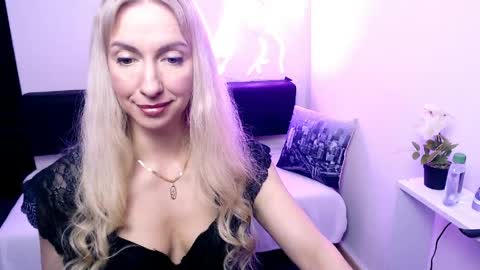 cute_smile_shy online show from April 30, 8:57 pm