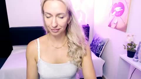 cute_smile_shy online show from August 10, 5:34 am