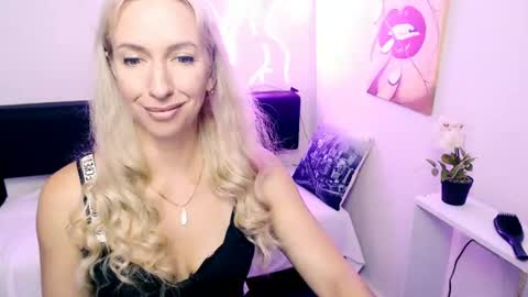 cute_smile_shy online show from July 13, 9:40 pm