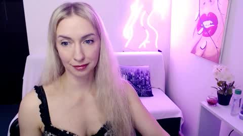 cute_smile_shy online show from February 24, 8:56 pm