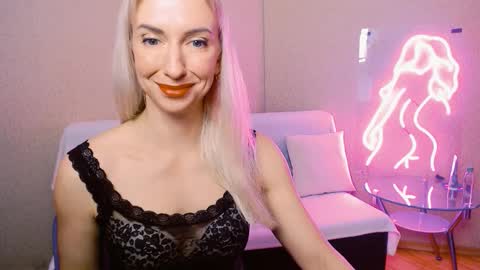 cute_smile_shy online show from November 22, 10:29 pm