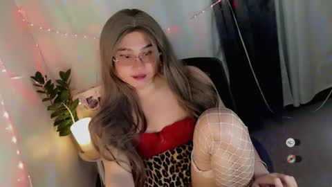 cuteasianlee online show from April 27, 10:07 pm